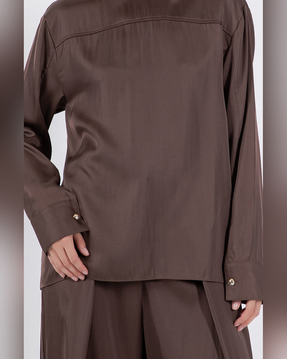BROWN SOFT WOVEN BLOUSE WITH BACK ACCENT DETAIL
