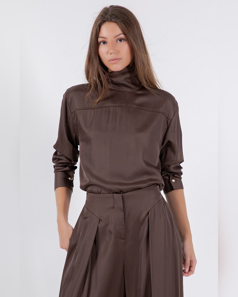 BROWN SOFT WOVEN BLOUSE WITH BACK ACCENT DETAIL