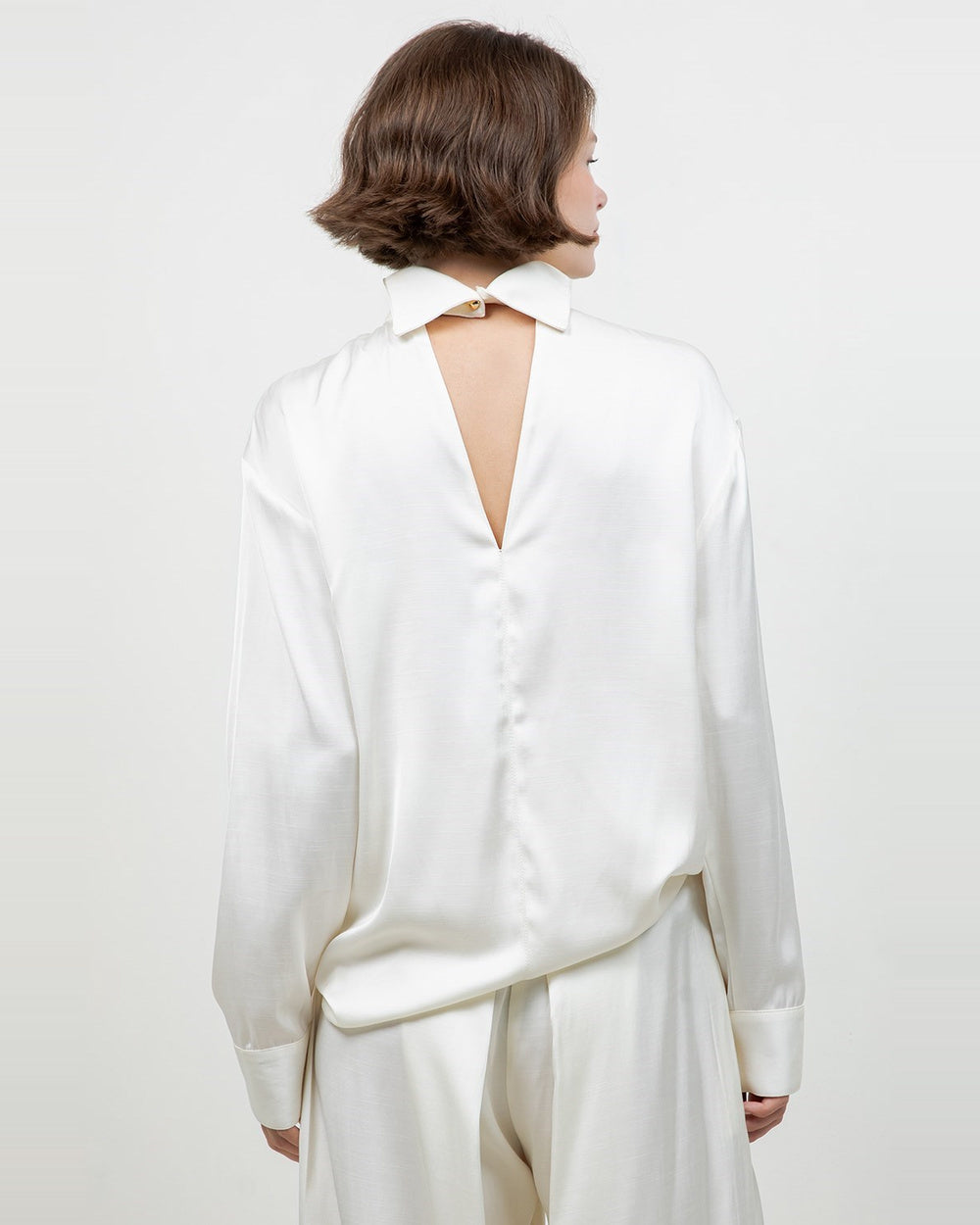 IVORY SOFT WOVEN BLOUSE WITH BACK ACCENT DETAIL