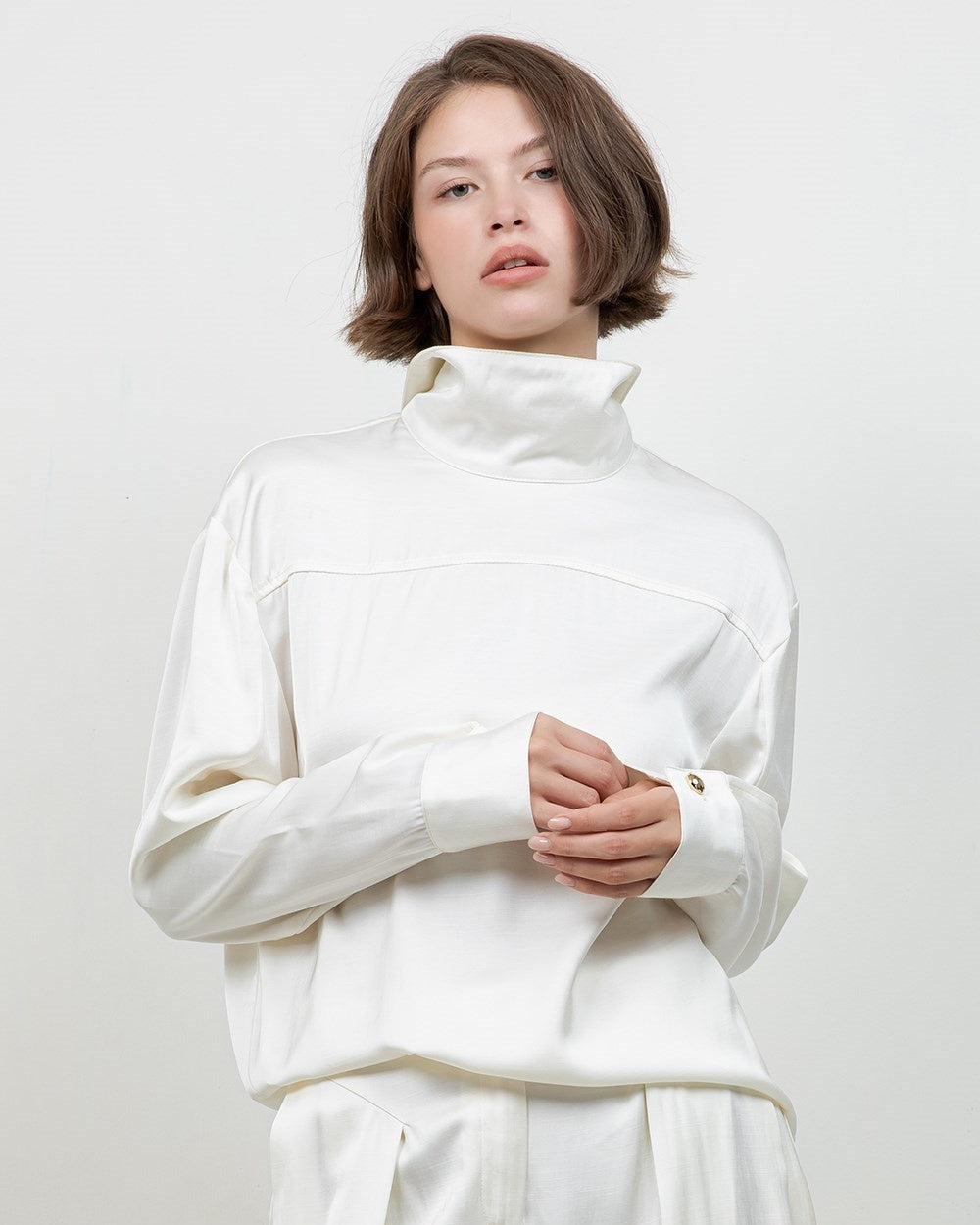 IVORY SOFT WOVEN BLOUSE WITH BACK ACCENT DETAIL