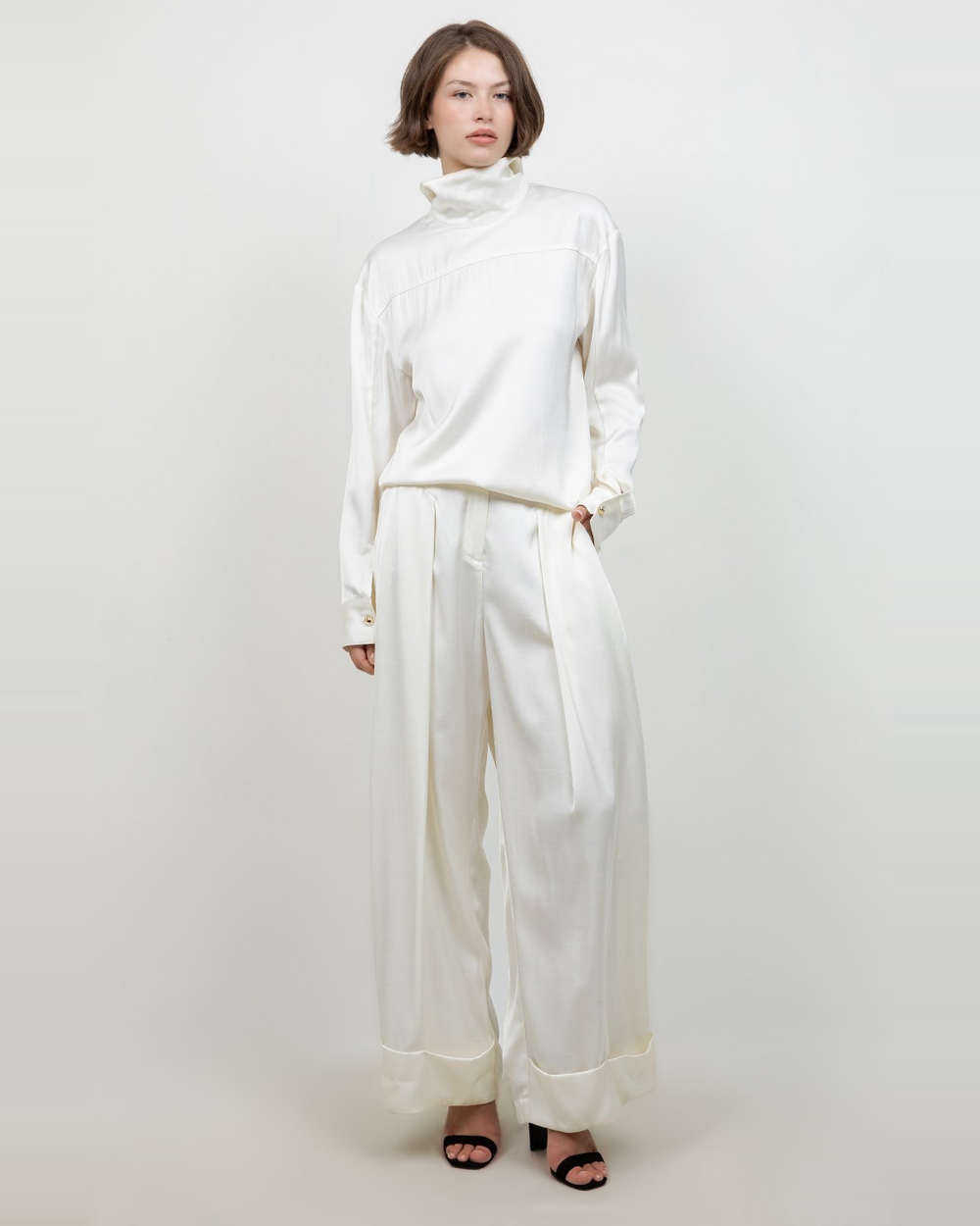 IVORY SOFT WOVEN BLOUSE WITH BACK ACCENT DETAIL