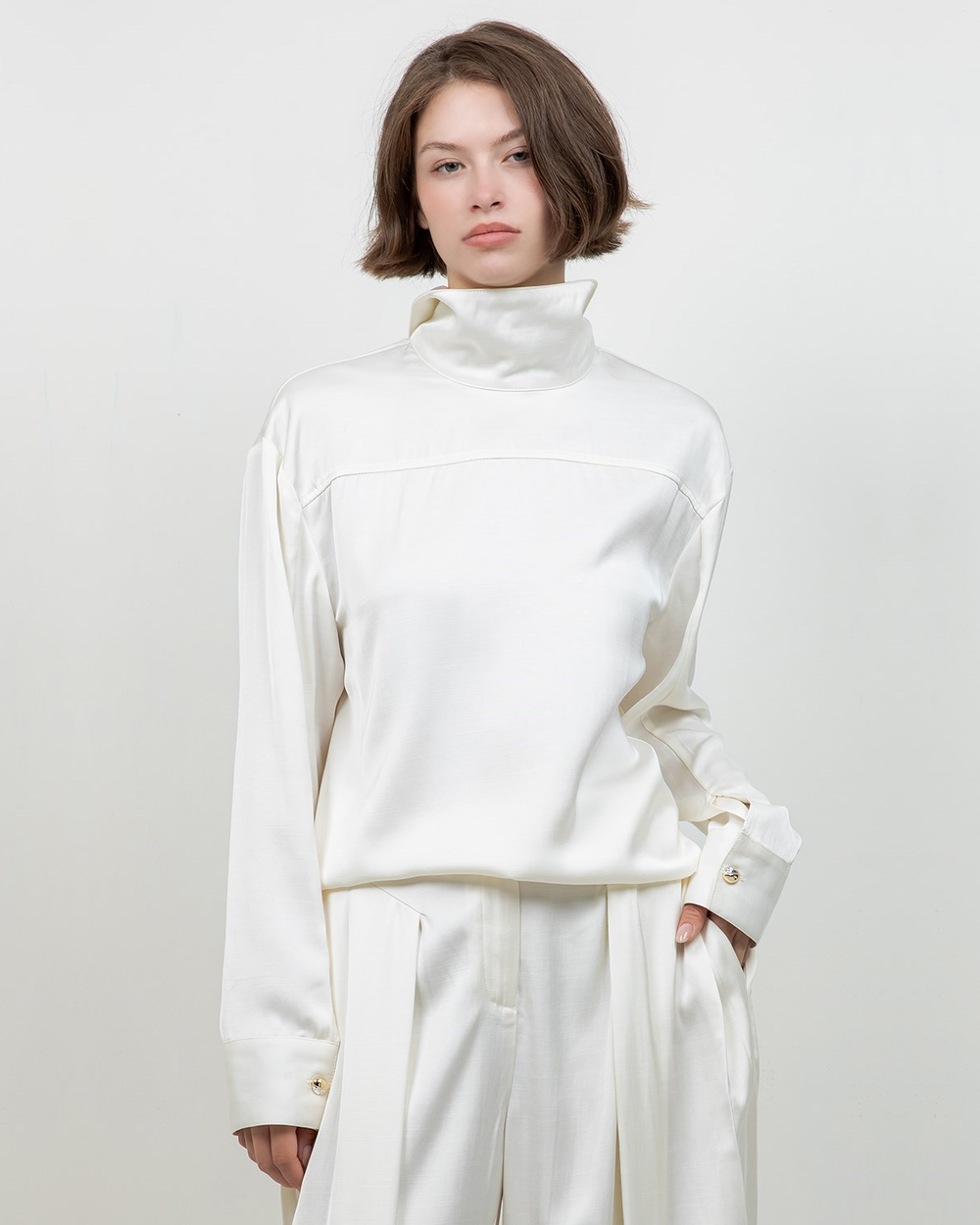 IVORY SOFT WOVEN BLOUSE WITH BACK ACCENT DETAIL